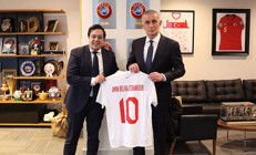 Hollanda Futbol Federasyonu Başkanı Frank Paauwdan TFF Başkanı İbrahim Hacıosmanoğluna ziyaret