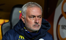 Jose Mourinhodan derbi sonrası Galatasaraya çağrı ve gönderme: Yabancı hakemle ne olduğu gördük