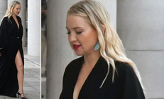 Boyunca çocukları var ama hala gençlik başında duman... Ben herkesle flört ederim... Neyse ki nişanlım ses çıkarmıyor