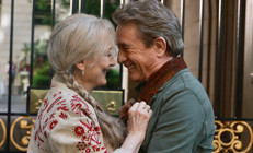 Kim söylüyor 70ten sonra olmaz diye... Efsane oyuncu torun sevecek çağında aşka düştü