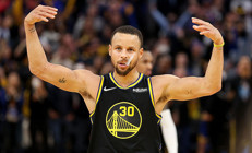 Curry, NBA tarihinde 4 bin üçlük sayısına ulaşan ilk oyuncu oldu