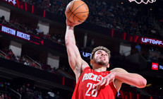 Alperen Şengünün double-double yaptığı maçta Rockets, Bullsu devirdi