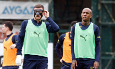 Fenerbahçede Edin Dzeko idmana maskeyle katıldı