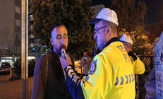 Alkollü sürücü, polislere zor anlar yaşattı