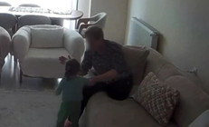 2 yaşındaki çocuğa bakıcı şiddeti