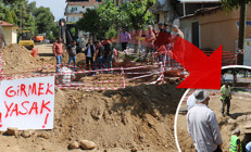 Mahallelinin uzun süredir beklediği yol çalışmasında şok gelişme Kazı sırasında servet bulundu