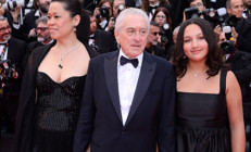 35 yaş genç aşkını ve ayrıcalıklı kızını yanından eksik etmedi... Ona milyonluk mirasından daha fazla pay verecek