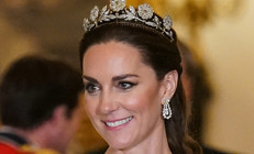 Kim bilir nasıl da özlemle bekliyordur... Tacına kavuşması an meselesi