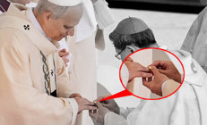 Yeni Papanın tarihi yemin töreni Siyasetçiler Vatikana akın etti... 14. Leo yüzüğü taktı, görevine resmen başladı