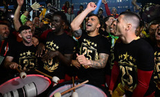 Galatasaray 25. şampiyonluğu ve 5. yıldızını doyasıya kutladı Anbean şampiyonluk kutlamaları