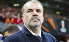 Tottenham Teknik Direktörü Postecoglou, kendisinin palyaço olduğunu yazan gazeteciye sert çıkıştı