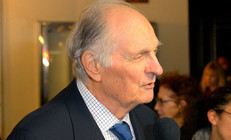 68 yıllık evli emektar oyuncu mutluluk sırrını verdi… Her şey yere düşen bir dilim pastayla başladı