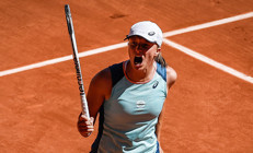 Toprağın kraliçesi Swiatek, Roland Garrosta üst üste 4. şampiyonluk için korta çıkacak