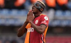 Osimhen gitti, kararını bugün açıklayacak