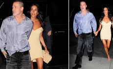 Yaşı 60ı geçti, krize girdi... Yakası bağrı açık... Gecenin karanlığında bile parlayıp gözleri kamaştırdı