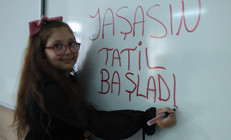 20 milyonu aşkın öğrenci için karne zili çaldı Okullarda karne heyecanı