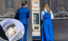 O kapıdan iki kişi girdiler, şimdi altı kişi oldular... Herkese nasip olur mu böyle aşk Karısının adı sadece kalbinde değil, kol düğmelerinde de yazılı