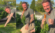 Huzur bulmak için evini çiftliğe çevirmişti… Karısının yüzünü yetiştirdiği sebzelerle güldürüyor