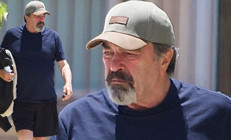 Hayata küstü, kendini hamburger yemeye verdi... Zorunlu emeklilik ünlü oyuncuyu bitirdi... Parasının keyfini bile süremiyor