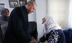 Şehit ailesine ziyarette duygulandıran diyalog | 99 yaşındaki Muzaffer Nine teslim etti, Erdoğan anında talimat verdi