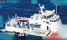 İHA’lar Ege’de kaydetti: Yunan sahil güvenliği mültecileri Türkiye’ye geri itti