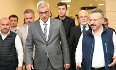 Bakan Memişoğlu,  yaralanan orman işçisini hastanede ziyaret etti