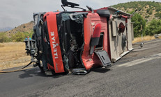 Diyarbakırda yangına giden itfaiye aracı devrildi: 1 personel hayatını kaybetti