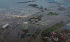 Tsunami Rusyadaki kasabayı sular altında bıraktı Dünya alarmda: Kıyılardan uzak durun