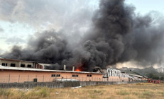 Arnavutköyde plastik fabrikasında yangın