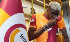 Victor Osimhen resmen Galatasarayda Transferin maliyeti açıklandı