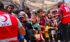 Türk Kızılayın yardım TIRları Refahtan Gazzeye giriş yapmaya başladı