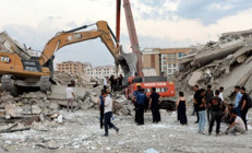 Bina yıkımında çökme: Operatör yaşamını yitirdi