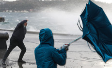 Kuvvetli fırtına devam ediyor Meteoroloji 13 kentte alarm verdi | Gök gürültülü sağanak geliyor