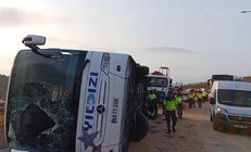 Son dakika... Kuzey Marmara Otoyolunda yolcu otobüsü devrildi: 4 can kaybı, 26 yaralı
