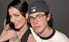 Ünlü şarkıcının yedi çocuğundan biri yeni yaşına girdi... Taçlı güzel annesi mutluluktan uçtu: Artık sadece oğlum değil arkadaşımsın