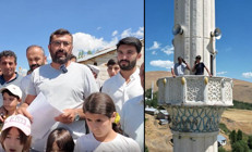 Başka çareleri yok Telefonunu kapan caminin minaresine çıkıyor