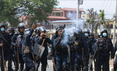 Muhaliflere polis kurşunu: Göstercilere ateş açıldı