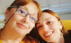 Annesini kaybeden Nilperi Şahinkaya sevenlerini korkuttu
