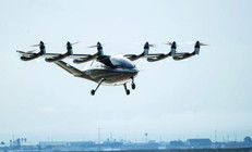 Uçan arabalar havada çarpıştı