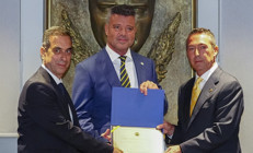 Fenerbahçede başkanlığa seçilen Sadettin Saran mazbatasını aldı