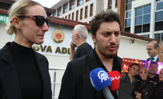 Siz annemin şarkılarıyla ağladınız Bizi ağlatmadınız, bizi süründürdünüz