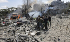 Hamas barışı kabul etti: İsrail saldırıları durmadı Askerler insani yardım bekleyen sivillere ateş açtı