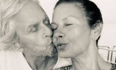 Çeyrek asırda aşk mı kalır hiç Sanki yangına körükle gitti... Demek ki artık onu karısı gibi görmüyor