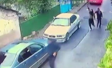 Dehşet anları kamerada: Sokak ortasında kaçırdılar