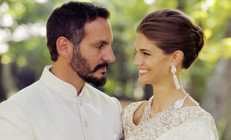 Zengin kocası uğruna adını ve dinini bile değiştirmişti... Boşandı ve yine çalışmaya başladı... Onun yaşadığı tersine peri masalı