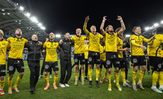 1500 kişilik köy takımı tarihi şampiyonlukla yazdı: Ülke tarihinde bir ilki başardılar