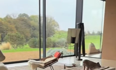 Ekranın ünlü yüzü yeni hayatına burada başladı: Pencerelerde perde yok... Bu manzara ömre bedel