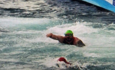 İstanbul Boğazındaki yarışmada kaybolmuştu... Rus yüzücünün annesi oğlunu bulana para ödülü vereceğini duyurdu