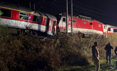 Slovakyada korkunç kaza Yolcu trenleri kafa kafaya çarpıştı... Çok sayıda yaralı