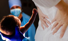 Sırt ağrısını böbrek taşı sandı, doğum yaptı Tam dokuz ay boyunca hamile olduğunu anlamadı